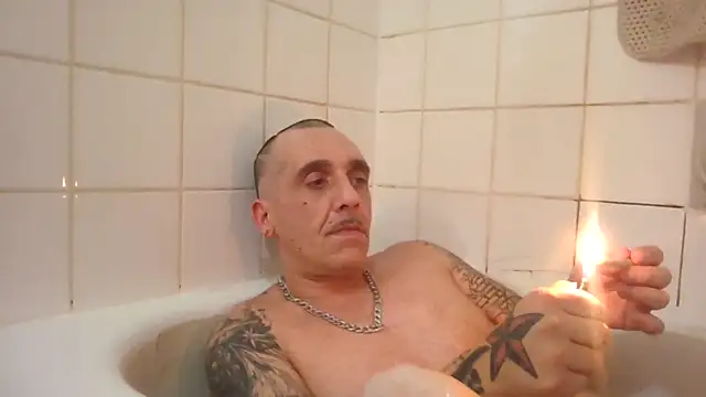 Snapshot of CandiedPompano chatting on October 1, 2025, 4:18 am CandiedPompano online show from October 1, 2025, 4:18 am