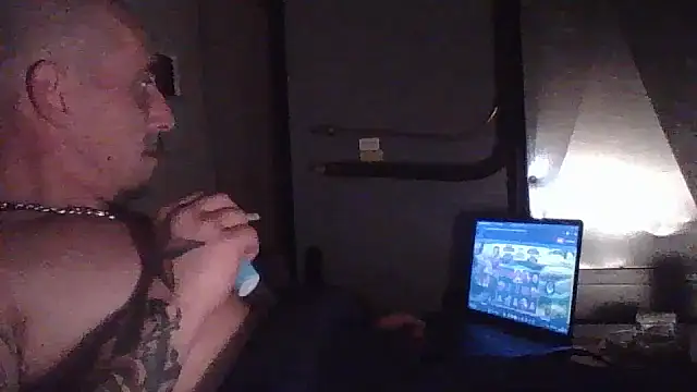 Snapshot of CandiedPompano chatting on October 30, 2025, 5:13 pm CandiedPompano online show from October 30, 2025, 5:13 pm