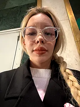 Snapshot of babydolll chatting on October 1, 2025, 10:32 am babydolll online show from October 1, 2025, 10:32 am