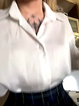 Snapshot of babydolll chatting on October 12, 2025, 10:03 am babydolll online show from October 12, 2025, 10:03 am