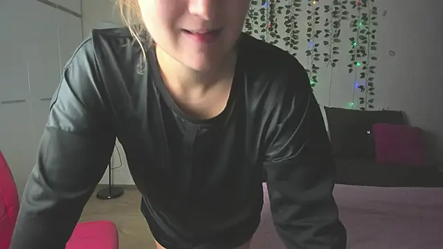 Miss Elsa  online show from September 11, 2025, 1:11 pm