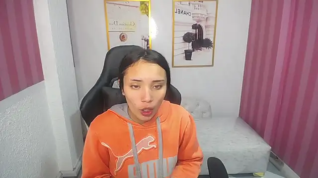 Snapshot of _Esther_Toro_b chatting on December 14, 2024, 12:44 pm Esther Toro b online show from December 14, 2024, 12:44 pm
