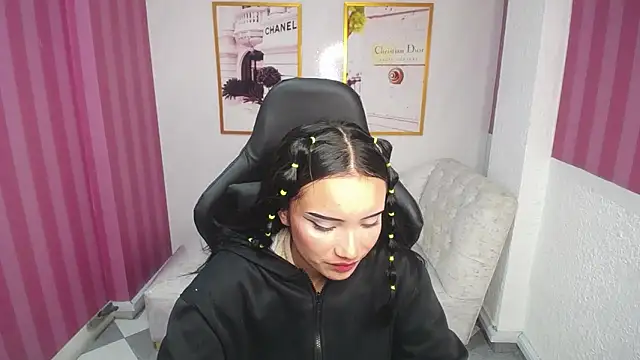 Snapshot of _Esther_Toro_b chatting on December 19, 2024, 6:56 pm Esther Toro b online show from December 19, 2024, 6:56 pm