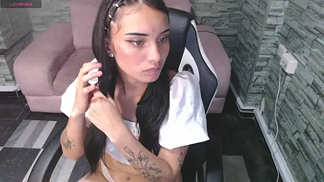 Snapshot of _Esther_Toro_b chatting on March 18, 2025, 7:42 pm Esther Toro b online show from March 18, 2025, 7:42 pm