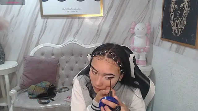 Snapshot of _Esther_Toro_b chatting on March 19, 2025, 12:45 pm Esther Toro b online show from March 19, 2025, 12:45 pm