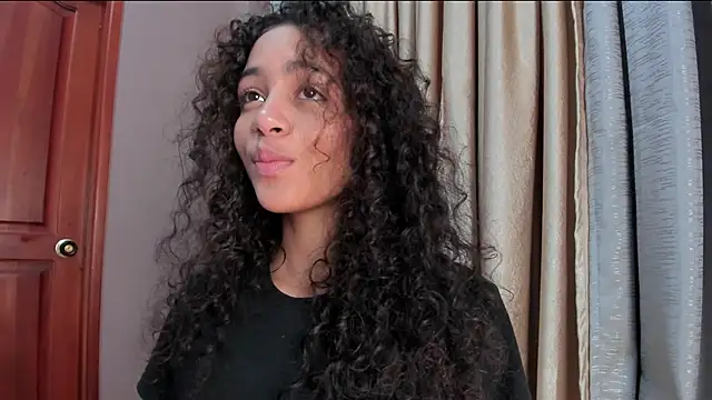 Snapshot of AntonellaHall_ chatting on May 5, 2026, 7:00 pm AntonellaHall online show from May 5, 2026, 7:00 pm