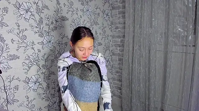 EllaSky xoxo online show from November 17, 2025, 8:36 pm