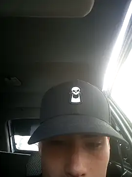 andres599 online show from December 5, 2024, 9:28 pm