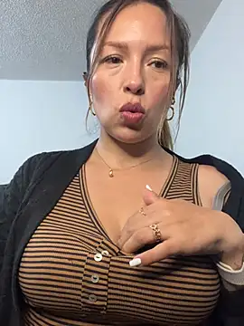 WilliamsKaily  online show from February 5, 2025, 8:04 pm