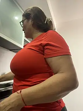 AntonellaAlondra4 online show from December 22, 2024, 7:21 pm