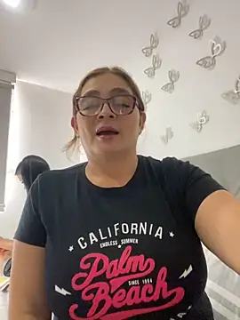 AntonellaAlondra4 online show from January 1, 2025, 5:44 pm