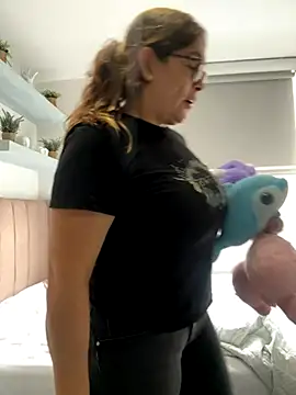 Snapshot of AntonellaAlondra4 chatting on October 27, 2025, 2:21 pm AntonellaAlondra4 online show from October 27, 2025, 2:21 pm