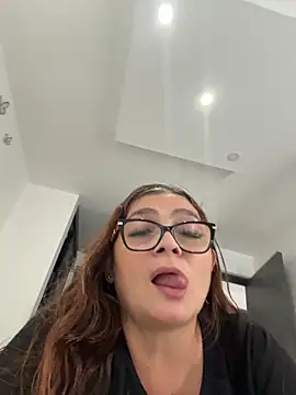 AntonellaAlondra4 online show from May 7, 2026, 3:17 pm