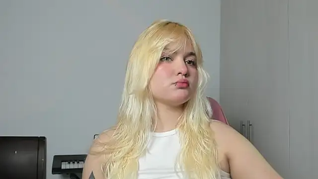 Pretty  zoe online show from October 1, 2025, 5:52 pm