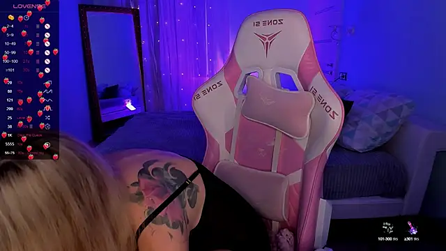 AdeleRoberts online show from October 6, 2025, 2:09 am