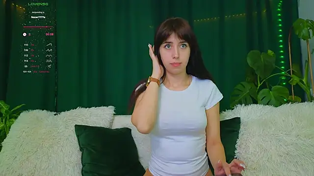 Snapshot of -Violetttttka chatting on March 9, 2025, 11:46 pm -Violetttttka online show from March 9, 2025, 11:46 pm