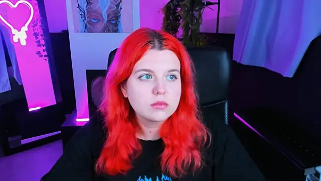 NielletaBlossom online show from December 18, 2024, 5:15 am