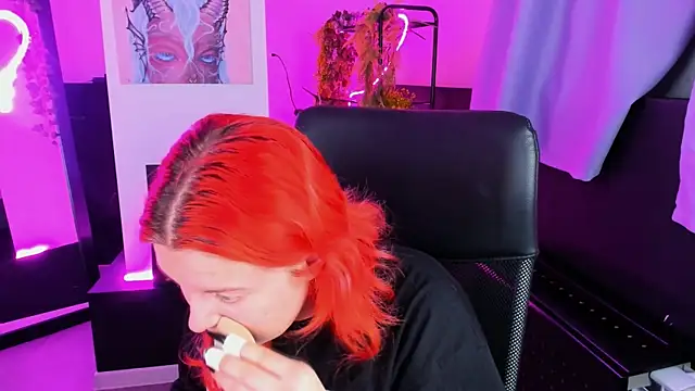 NielletaBlossom online show from December 23, 2024, 5:17 am
