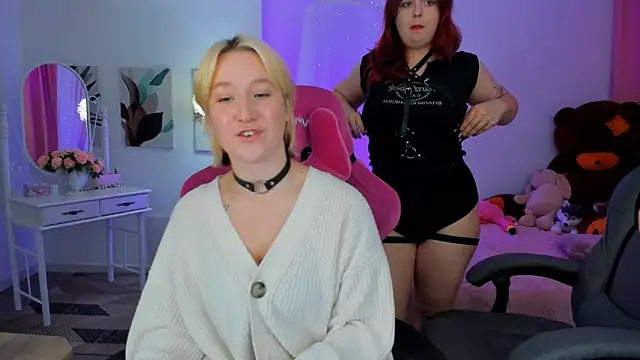 NielletaBlossom online show from October 12, 2025, 2:43 am