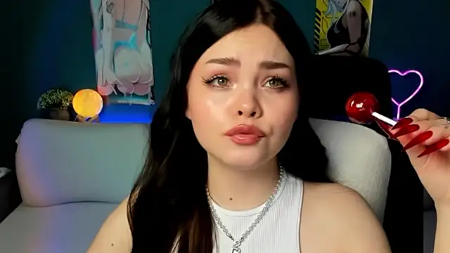 Snapshot of AkiraKatsu chatting on January 13, 2025, 8:04 pm AkiraKatsu online show from January 13, 2025, 8:04 pm