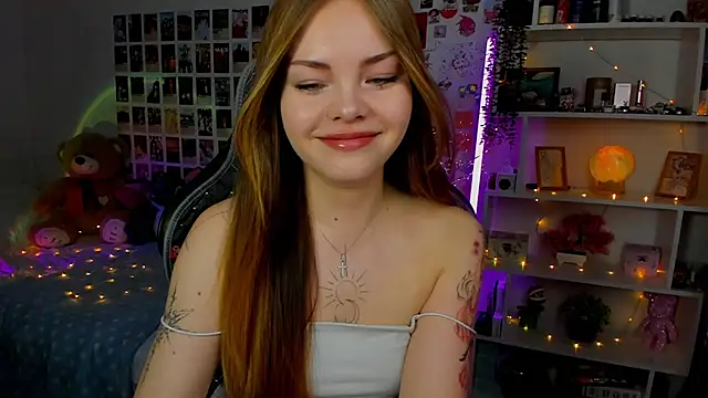 Snapshot of AkiraKatsu chatting on October 8, 2025, 10:35 am AkiraKatsu online show from October 8, 2025, 10:35 am