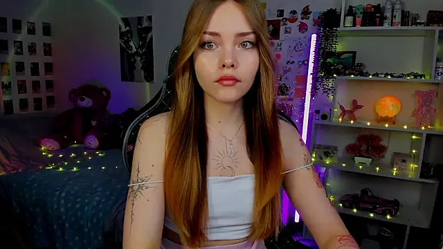 Snapshot of AkiraKatsu chatting on November 8, 2025, 11:32 am AkiraKatsu online show from November 8, 2025, 11:32 am