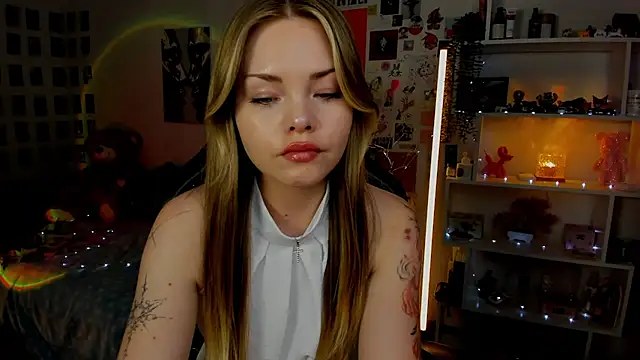 AkiraKatsu online show from July 12, 2026, 4:53 pm