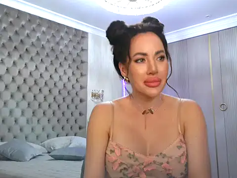 TianaPosh online show from February 16, 2025, 8:11 pm