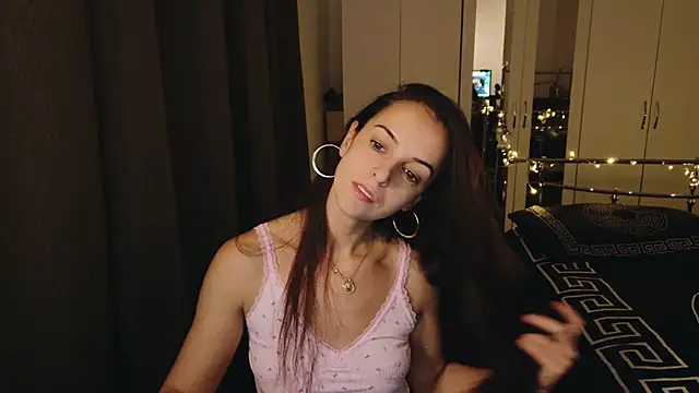 karlaolivia online show from December 11, 2024, 5:04 pm