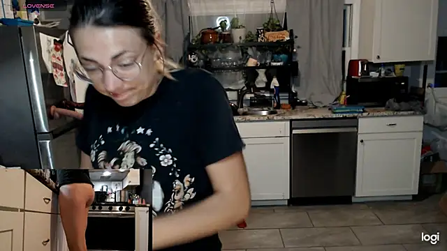 Snapshot of KSwonderland6 chatting on October 16, 2025, 5:19 am KSwonderland6 online show from October 16, 2025, 5:19 am