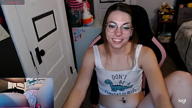 Snapshot of KSwonderland6 chatting on December 15, 2025, 4:11 pm KSwonderland6 online show from December 15, 2025, 4:11 pm