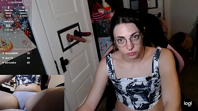 Snapshot of KSwonderland6 chatting on January 13, 2026, 6:13 pm KSwonderland6 online show from January 13, 2026, 6:13 pm