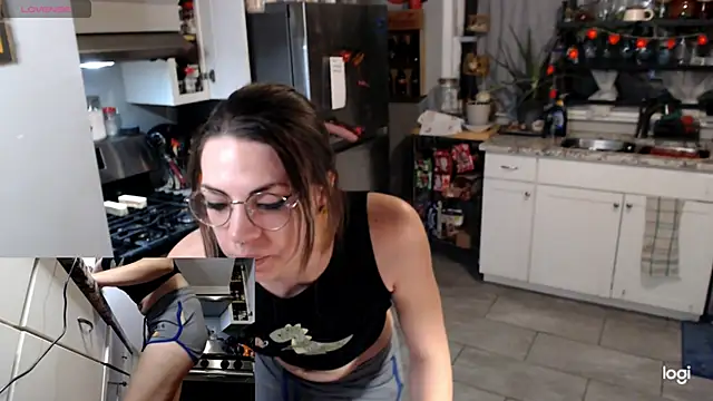 Snapshot of KSwonderland6 chatting on February 9, 2026, 7:23 am KSwonderland6 online show from February 9, 2026, 7:23 am