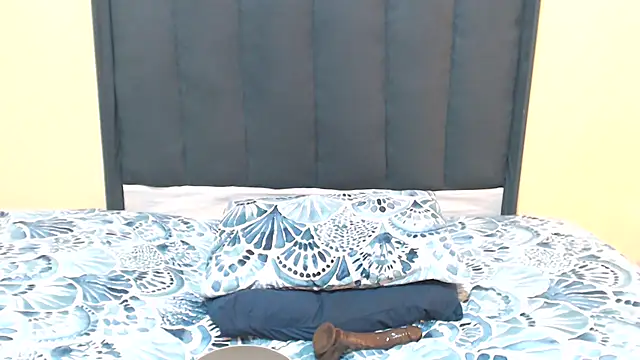 kittykhloe22 online show from November 13, 2025, 7:07 am