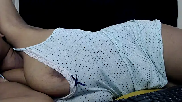 Snapshot of Busty-Londie chatting on October 6, 2025, 9:01 pm Busty-Londie online show from October 6, 2025, 9:01 pm