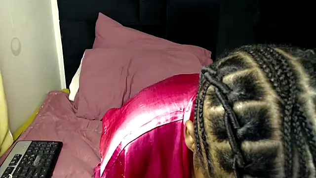 Busty-Londie online show from November 12, 2025, 6:52 pm