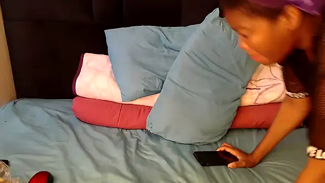 Snapshot of Busty-Londie chatting on February 12, 2026, 5:57 am Busty-Londie online show from February 12, 2026, 5:57 am