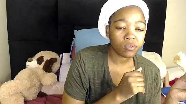 Snapshot of Busty-Londie chatting on March 1, 2026, 5:15 pm Busty-Londie online show from March 1, 2026, 5:15 pm