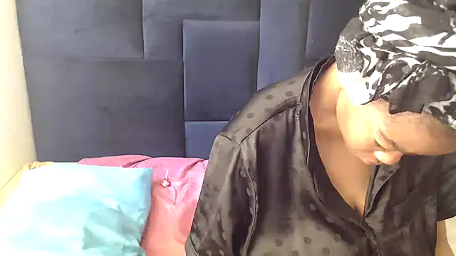 Snapshot of Busty-Londie chatting on March 8, 2026, 8:51 am Busty-Londie online show from March 8, 2026, 8:51 am