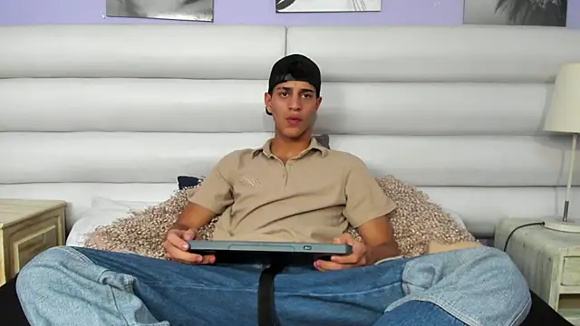 Tyler Rodriguez online show from February 26, 2025, 7:38 pm