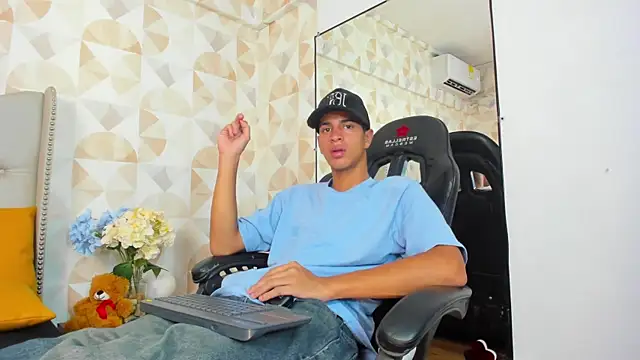 Tyler Rodriguez online show from March 3, 2025, 1:42 pm