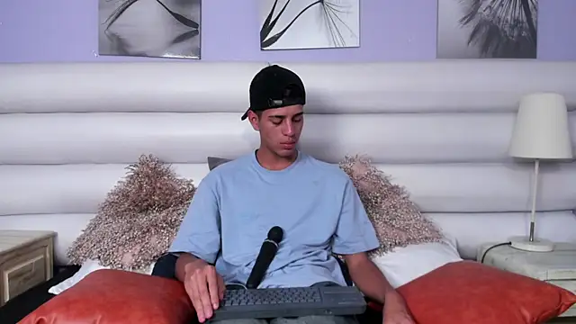 Tyler Rodriguez online show from March 3, 2025, 7:49 pm