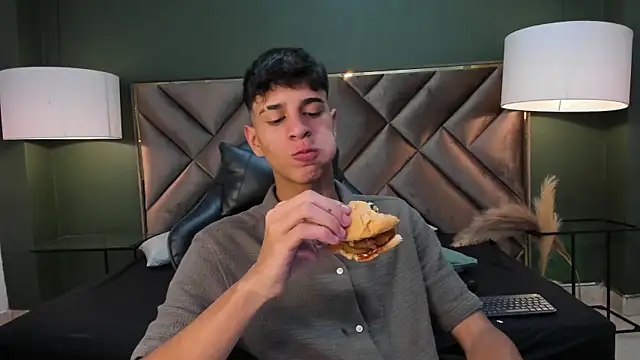 Tyler Rodriguez online show from March 9, 2025, 3:22 am
