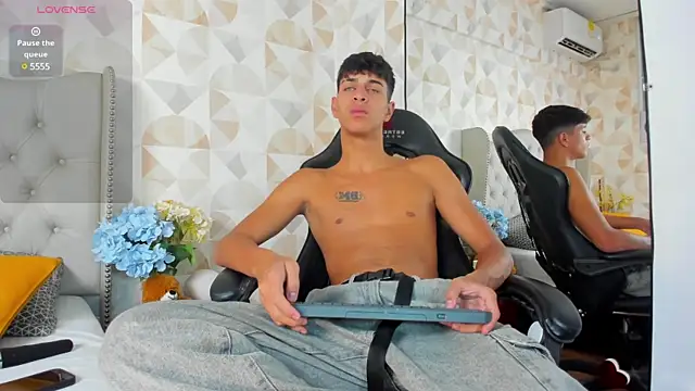 Tyler Rodriguez online show from March 17, 2025, 2:12 pm