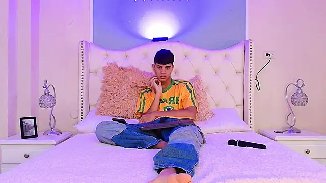 Tyler Rodriguez online show from March 18, 2025, 9:21 pm