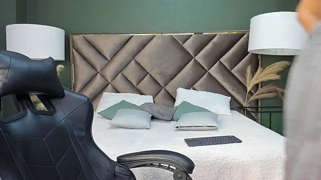 Tyler Rodriguez online show from March 19, 2025, 3:30 am