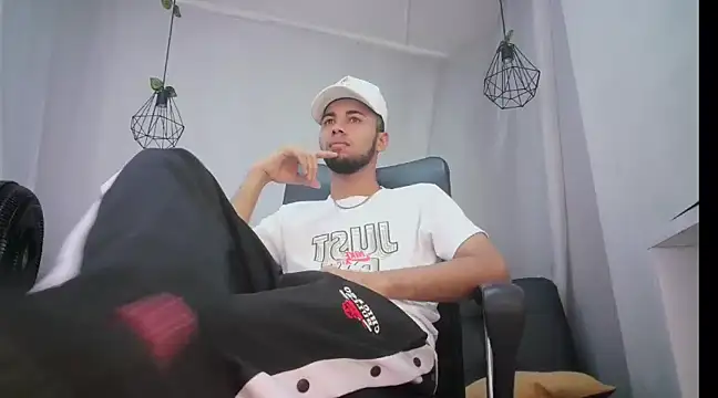 Snapshot of jhon_ath chatting on February 5, 2025, 2:05 pm jhon ath online show from February 5, 2025, 2:05 pm