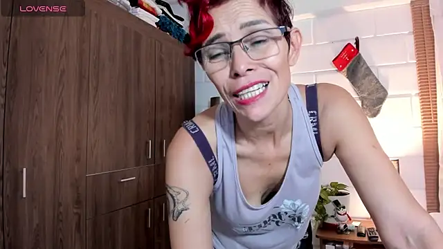 MireyaTorresGu online show from December 28, 2024, 2:21 pm