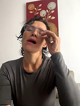 MireyaTorresGu online show from November 7, 2025, 2:17 pm