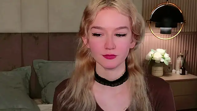 NaomiLoys online show from February 26, 2025, 2:04 am